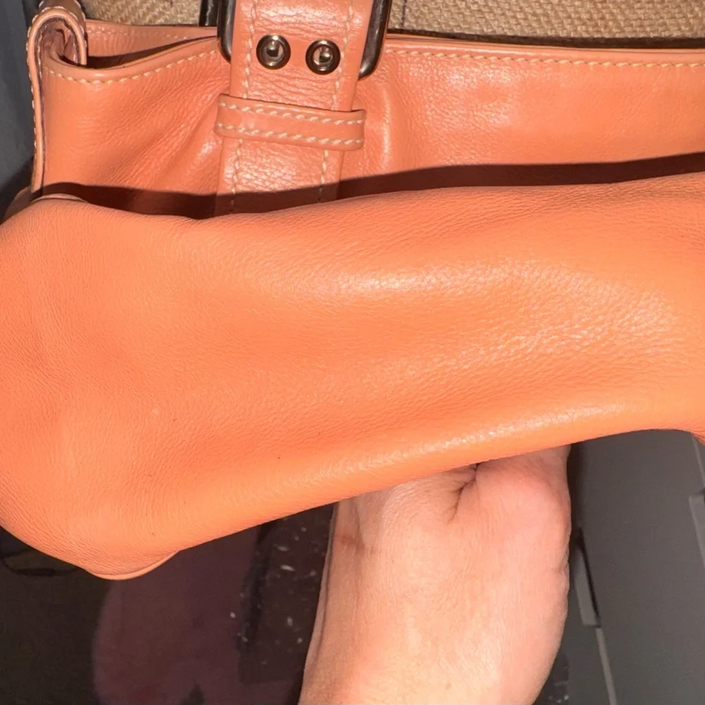 Marc Jacobs Classic Peach Leather Shoulder Bag - Picture 8 of 14